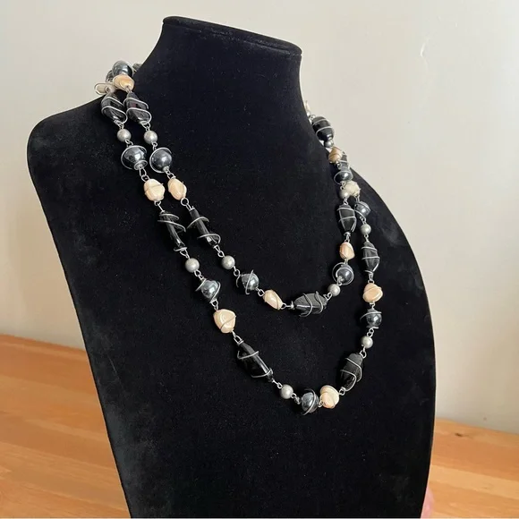 Vintage silver strand cage wired glass pearls, ceramic and acrylic necklace - Picture 4 of 8